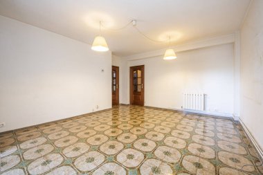 vintage living room with white pvc walls, striking stoneware floors, two sapele wood doors and radiators on the wall
