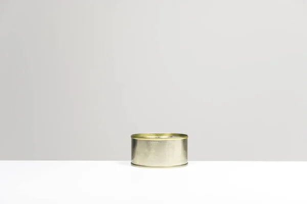 Een Rond Metalen Blik Met Een Aluminium Nagel Voor Eenvoudige — Stockfoto