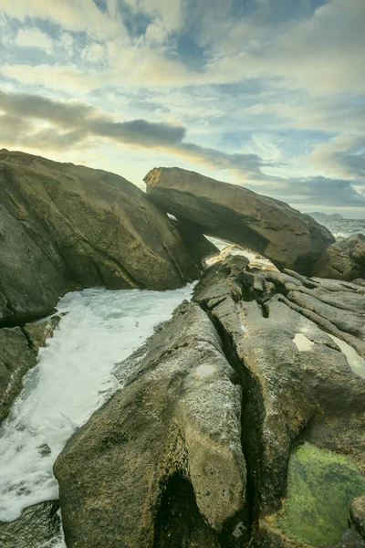 Solnedgång Galiciens Kust Vid Nedre Flodmynningarna Bredvid Stora Vågbrytare Granodioritstenar — Stockfoto