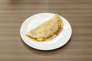 Enchilada 'lar Meksika ve Orta Amerika' nın gastronomisinin yemeğidir. Her ülkede hazırlıklar ve malzemeler farklıdır. Meksika 'da rulo ya da katlanmış mısır tortillalarından yapılır.