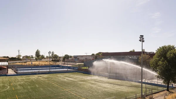 Irrigation Avec Grand Ruisseau Terrains Entraînement Football Aquatique Sur Herbe — Photo