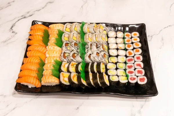 Sushi Wird Aus Einem Kurzkörnigen Süßen Weißen Reis Hergestellt Der — Stockfoto