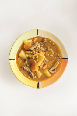 Güveç, buharlaşmayı önleyen, ilk sıvıların büyük bir kısmını koruyan ve böylece pişirilen yemeğin lezzet ve aromasını koruyan kapalı bir kabın içindeki yemeğin pişirilmesidir.