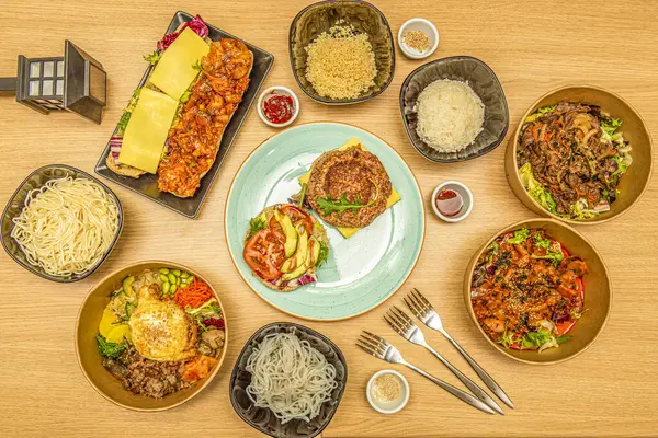 Conjunto Platos Cocina Surcoreana Algunos Contenedores Entrega Domicilio — Foto de Stock