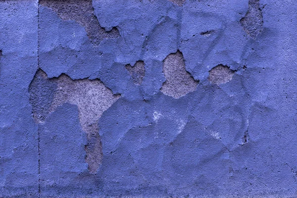 Une Surface Mur Béton Avec Énormes Copeaux Dans Plâtre Bleu — Photo