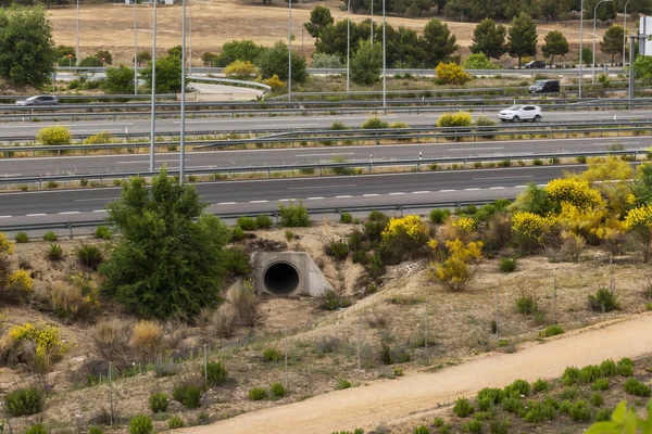 Una Tubería Drenaje Debajo Carretera Varios Carriles —  Fotos de Stock