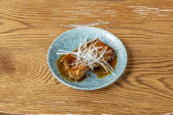 Parpatana, mavi yüzgeçli ton balığının kafasını ayıran kısımdır. İki et dokusu var, biri çok yağlı ve mermer.