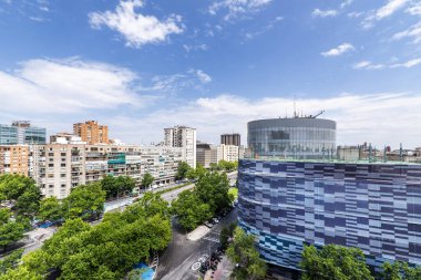 Madrid 'deki Paseo de la Castellana' daki konut ve ofis binalarının cepheleri