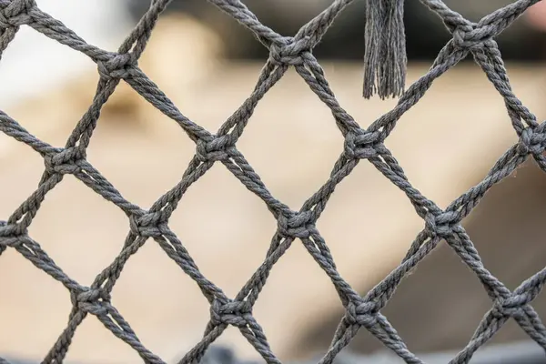 Ein Netz Aus Grauen Seilen Die Miteinander Verknüpft Sind — Stockfoto