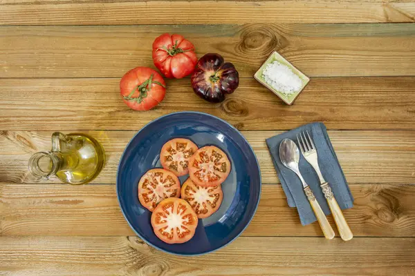 Still Life Seen Top Plate Tomato Slices Olive Oil Ripe — Stock Photo, Image