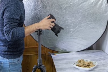 Gastronomi fotoğrafları çekmek için film seti hazırlanıyor.