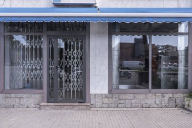 Sokak seviyesindeki ticari tesisler 