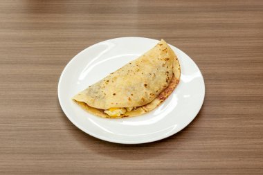 Enchilada 'lar Meksika ve Orta Amerika' nın gastronomisinin yemeğidir. Her ülkede hazırlıklar ve malzemeler farklıdır. Meksika 'da rulo ya da katlanmış mısır tortillalarından yapılır.