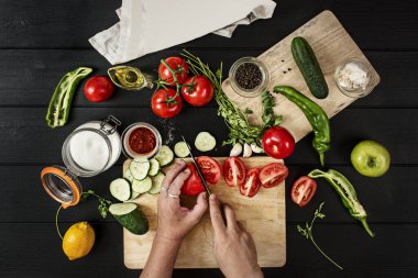 Resimli salata, Aragonlu mutfağının tipik bir karışık sebze salatasıdır. Bu salata marul, domates, soğan, yağlı ton balığı gibi çeşitli malzemelerden oluşur.