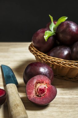 Erikler aslında kayısı, şeftali ve nektarin ile aynı ailedendir. Aslında, aile ağacındaki diğer tüm meyvelerden çok daha fazla çeşitlilik sunuyorlar.