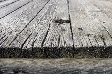 Verniklenmemiş ahşap bir yüzey.