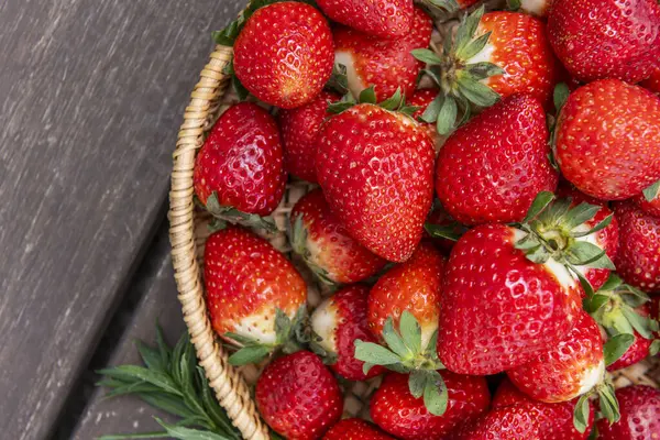 Strawberries Prevent the appearance of cardiovascular diseases, hypercholesterolemia, atherosclerosis, and improve our antiviral capacity