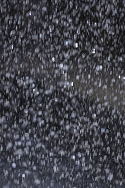 Sıvı haldeki su ve daha az bir ölçüde de buz, tortu taşımacılığında temel bir faktördür.