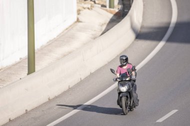 Motosiklet, daha hafif ve konvansiyonel 2 motorsikletten daha küçük tekerlekleri olan bir tür motosiklet.