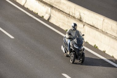 Dünya çapında mobiletlerin popülerliği Vespa ve Lambretta modellerinin tanıtımına dayanıyor.
