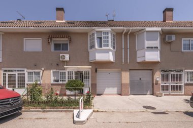 Geleneksel yapı cepheleri mimari ve tasarımın temel bir unsurudur.