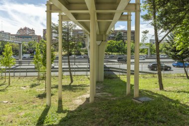 Kentsel parklar ve bahçeler stresin azaltılmasına ve nüfusun zihinsel ve fiziksel sağlığının iyileştirilmesine yardımcı olabilir.