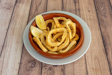  Genellikle undan yapılır, bazen sarımsak, paprika gibi ilave malzemeler içerir.