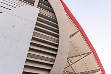 Bunların çoğu son on yıl içinde yenilenmiş ve modernize edilmiş olup, hayranlar için ileri teknoloji ve olanaklar sunulmuştur.