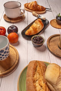 Avrupa kahvaltısının avantajları: Hız: Hazırlamak ve hizmet etmek kolaydır.