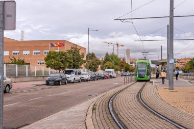 Tramvaylar küçük bir alanda çok sayıda yolcu taşıyabilirler.