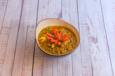 Palak paneer köri soslu ıspanak ve paneer peynirinden oluşan bir Hint yemeğidir.