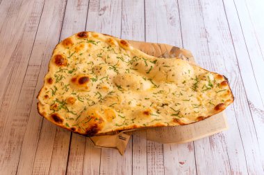 Naan, buğday unundan yapılmış ve genellikle maya ile yapılır. Orta Asya ve Güney Asya 'nın çeşitli bölgelerinde yaygın olarak tüketilir.