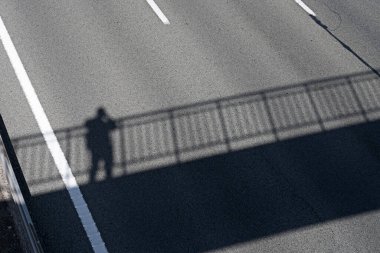 Bu altyapıların tasarımı ve inşasında, güvenlik, estetik ve işlevsellik gibi faktörleri göz önünde bulundurmak önemlidir. 