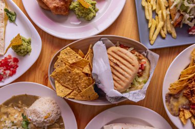 Meksika mutfağı, Meksika 'da yaşayanların gelenekleri ve ortak yaşamlarının bir parçası olan yemek ve mutfak teknikleridir.