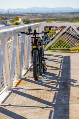 E-MTB 'lerin fiyatı marka, model ve özelliklere göre önemli ölçüde farklılık gösterir