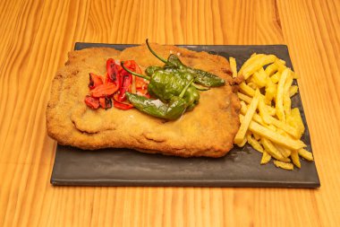 Cachopo 'da koricero biberi kullanılırsa tatlı bir dokunuş ve baharatlı bir dokunuş verirler.