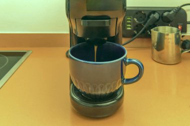 Kahvenin coğrafi kökeni, iklim koşulları ve toprak bitkinin gelişimini etkilediği için, tadını etkiler.