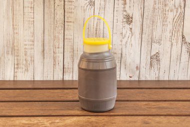 Sıcak çikolata kahvaltı için mükemmeldir, atıştırmalık olarak ya da günün herhangi bir saatinde tatlı olarak.