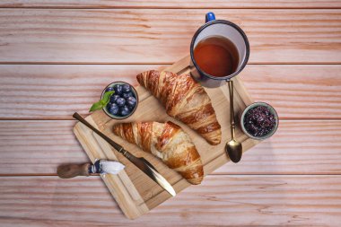 Kruvasanların hilal şeklinde tatlı bir 