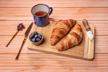 Çikolata, badem ya da daha lezzetli seçeneklerle dolu kruvasanlara.