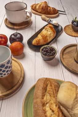 Avrupa kahvaltısının avantajları: Hız: Hazırlamak ve hizmet etmek kolaydır.