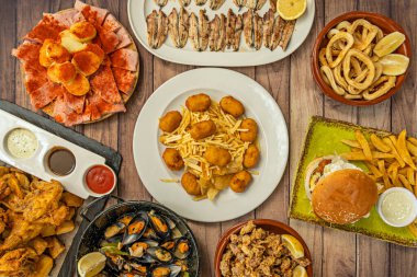 İspanyol yemekleri dünyanın en zengin ve en çeşitliliklerinden biridir. Çok fazla seçenek var, ama burada bazı sembolik yemekler ve bazı ilginç gerçekler var.