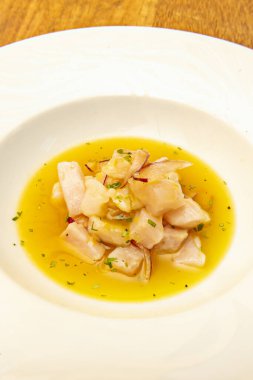 Ancak, mısır, tatlı patates, avokado, domates gibi diğer malzemelerin yanı sıra bölgesel varyasyonlar da vardır.