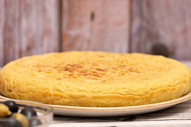  İspanyol mutfağının en simgesel yemeklerinden biridir ve ülkedeki hemen hemen her bar veya restoranda bulunur.