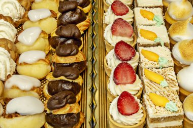 Bir fincan çay ya da kahveye eşlik etmek için mükemmel küçük bisküviler ya da tatlı ısırıklardır.