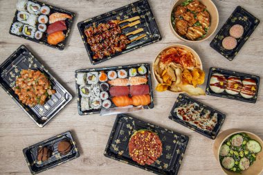 Suşinin tadını çıkarmak, sunum, sos kullanımı gibi deneyimi geliştirebilecek çeşitli yönleri içerir.