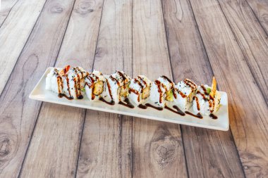 Uramaki, diğer adıyla California Roll, tüm dünyada damak zevkini fetheden geleneksel bir maki türüdür.