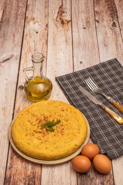  Ulusal bir amblem olarak kabul edilir ve İspanya 'daki tapas barlarında, restoranlarda ve evlerde yaygın olarak bulunur.