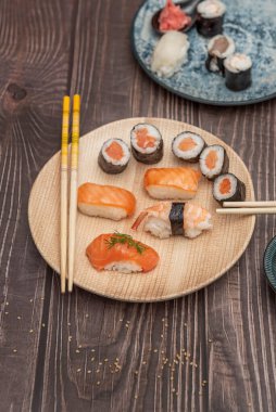 Nigiri sadece bir suşi yemeği değil; Japonya 'nın zengin yemek kültürünün bir ifadesi.