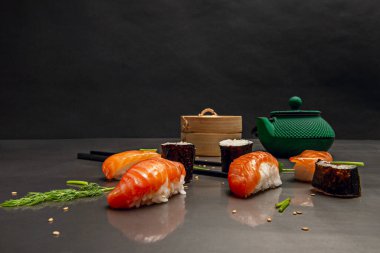 Nigiri 'nin doymuş yağı azdır ve dengeli bir diyetin parçası olabilir.